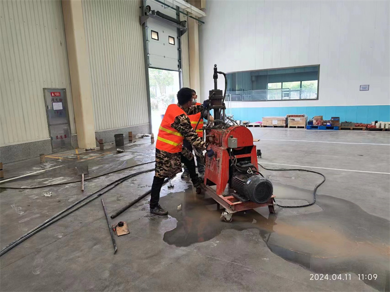 富锦厂房地面下沉塌陷注浆加固施工